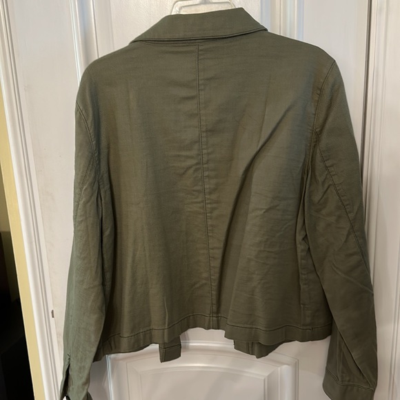 Loft Outlet 100% Cotton Army Green Light Jacket. Great for fall with jeans - Picture 5 of 5